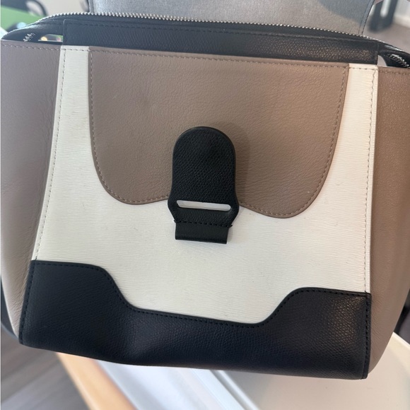 Stylish Black and White Women's Handbag - Picture 12 of 16